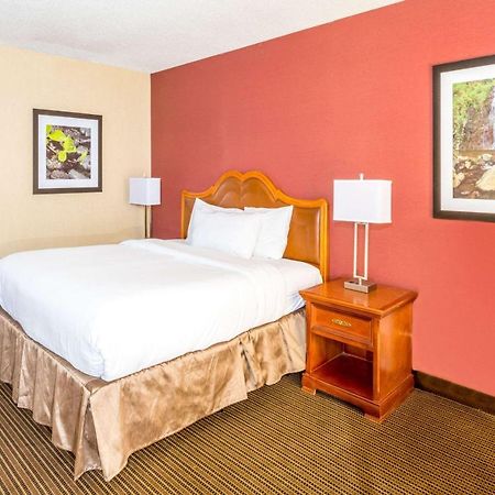 Ramada By Wyndham Salt Lake City North Temple Esterno foto