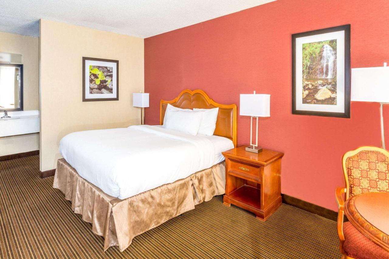 Ramada By Wyndham Salt Lake City North Temple Esterno foto