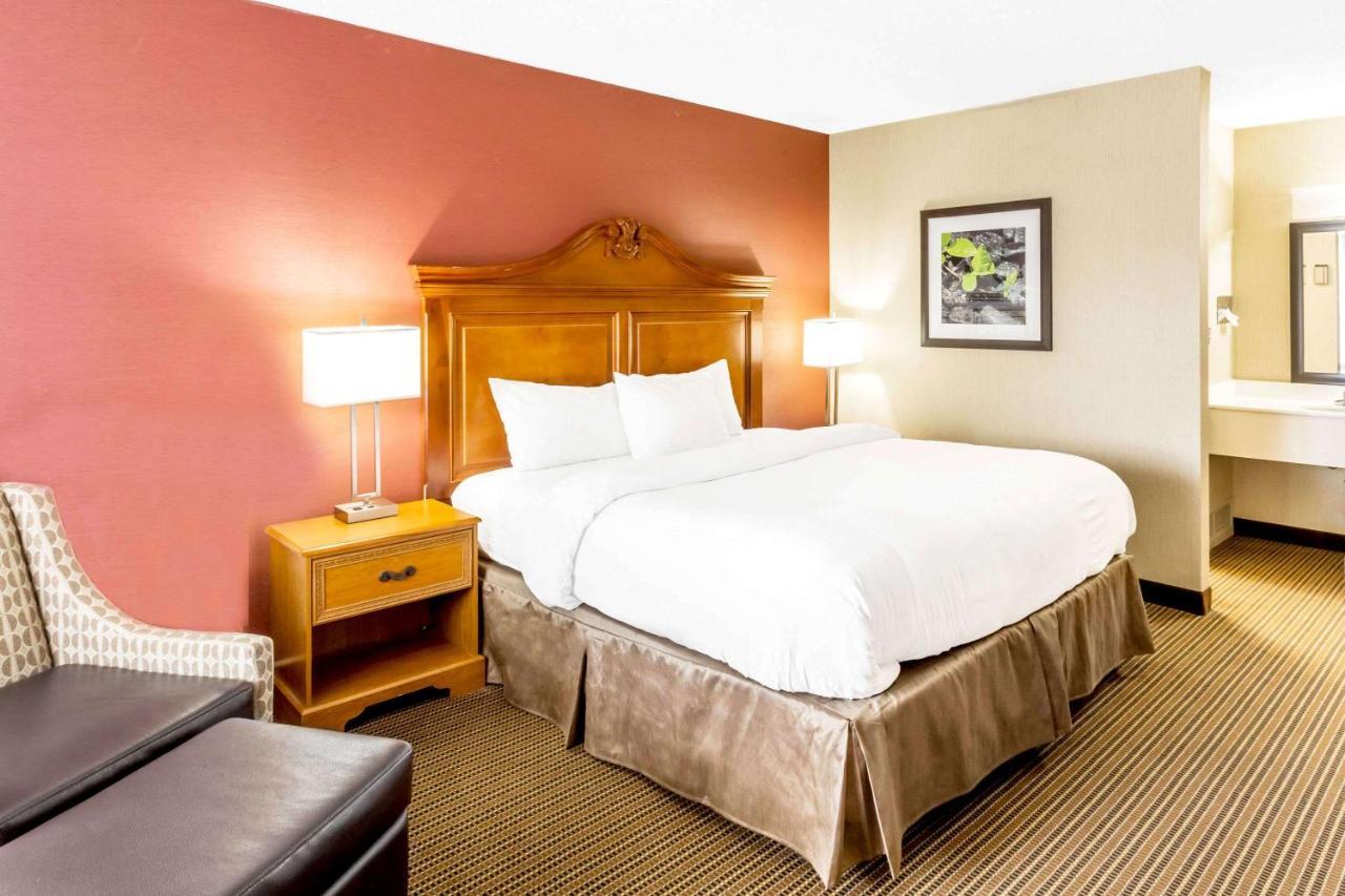 Ramada By Wyndham Salt Lake City North Temple Esterno foto