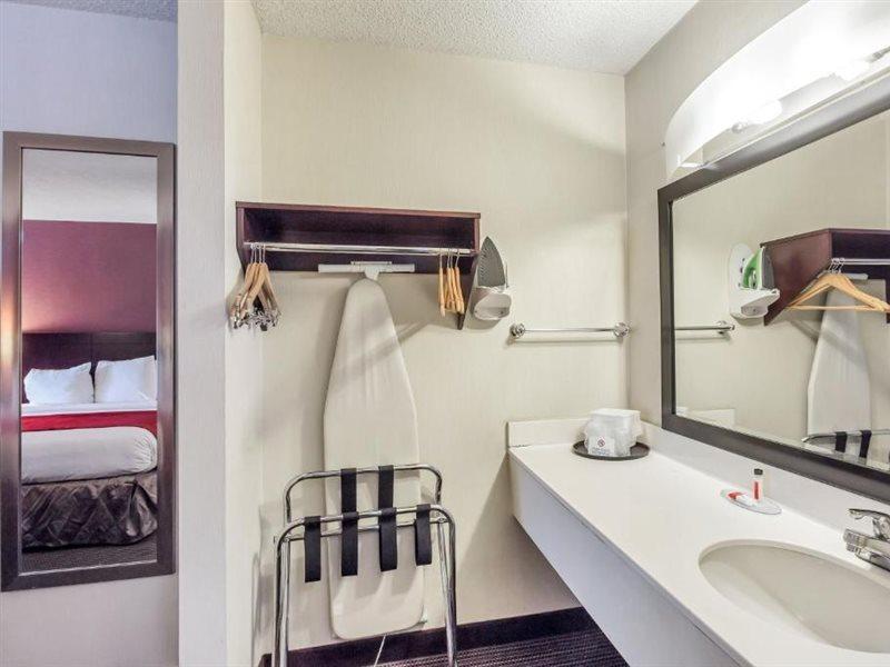 Ramada By Wyndham Salt Lake City North Temple Esterno foto
