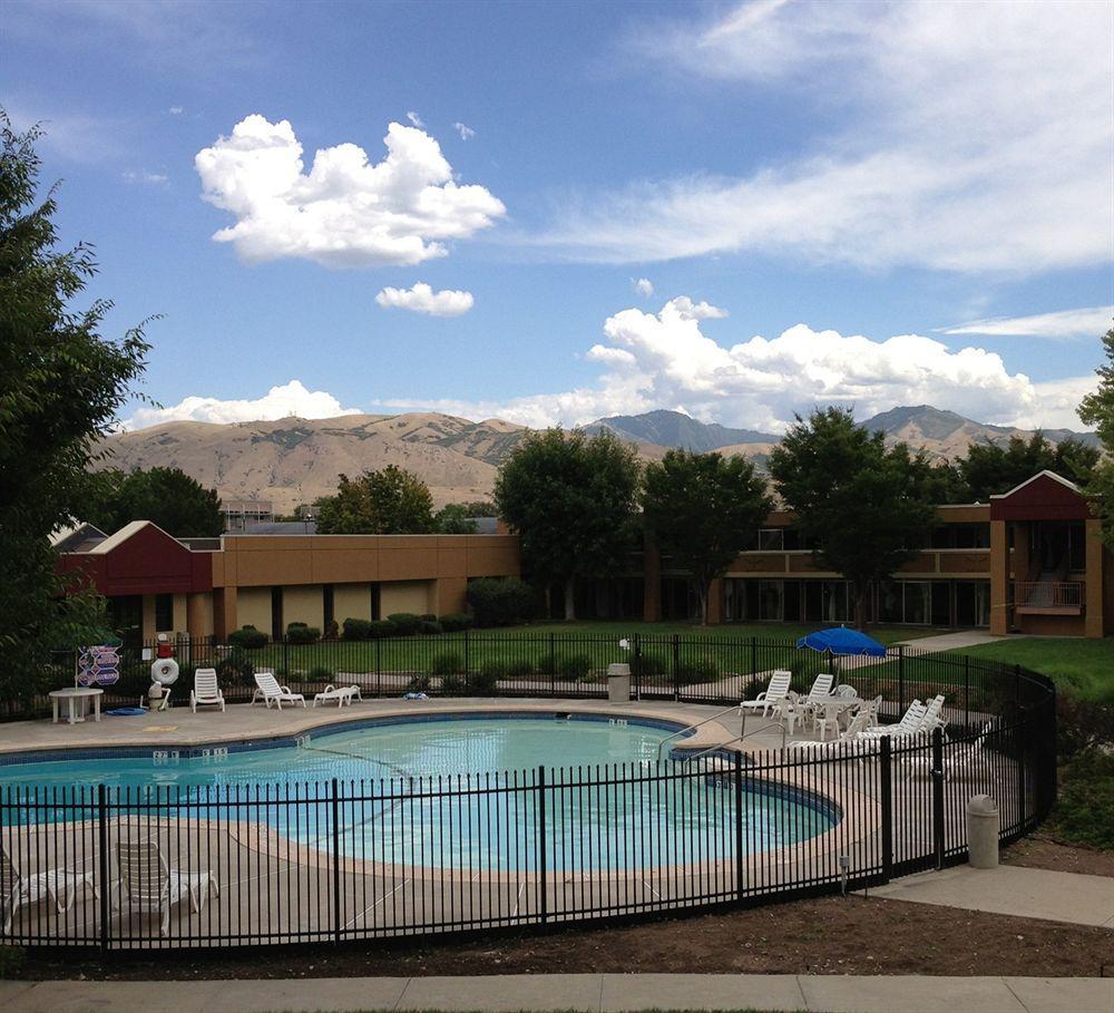 Ramada By Wyndham Salt Lake City North Temple Esterno foto