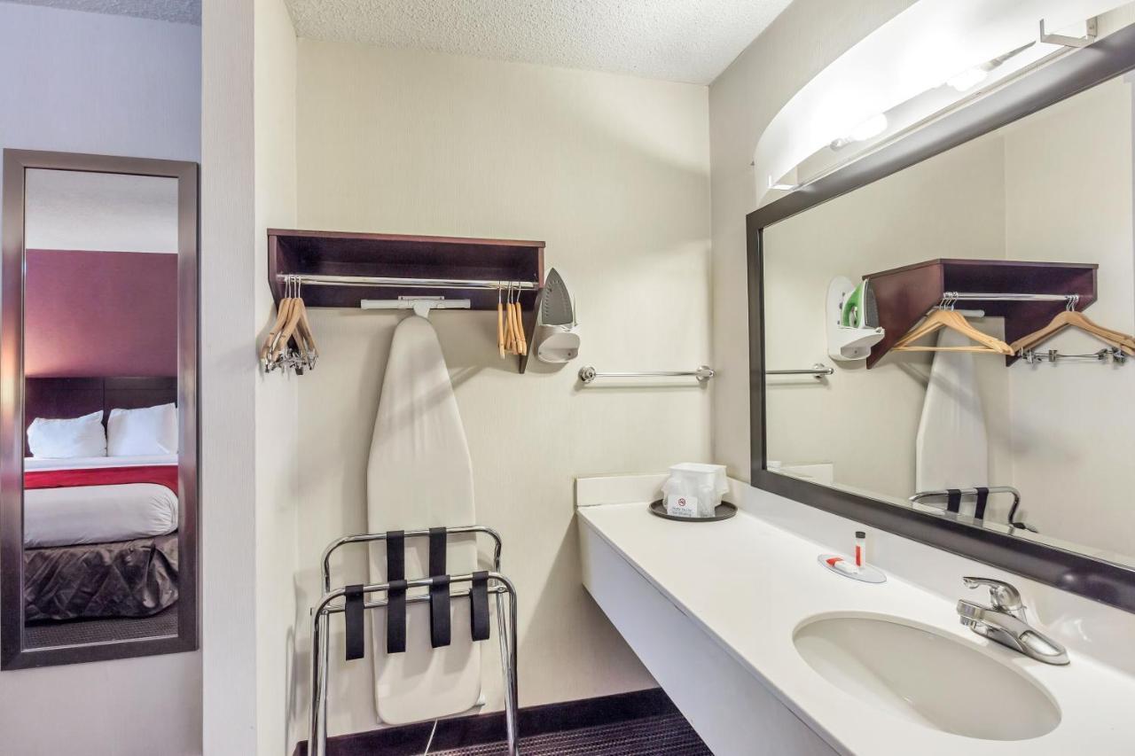 Ramada By Wyndham Salt Lake City North Temple Esterno foto