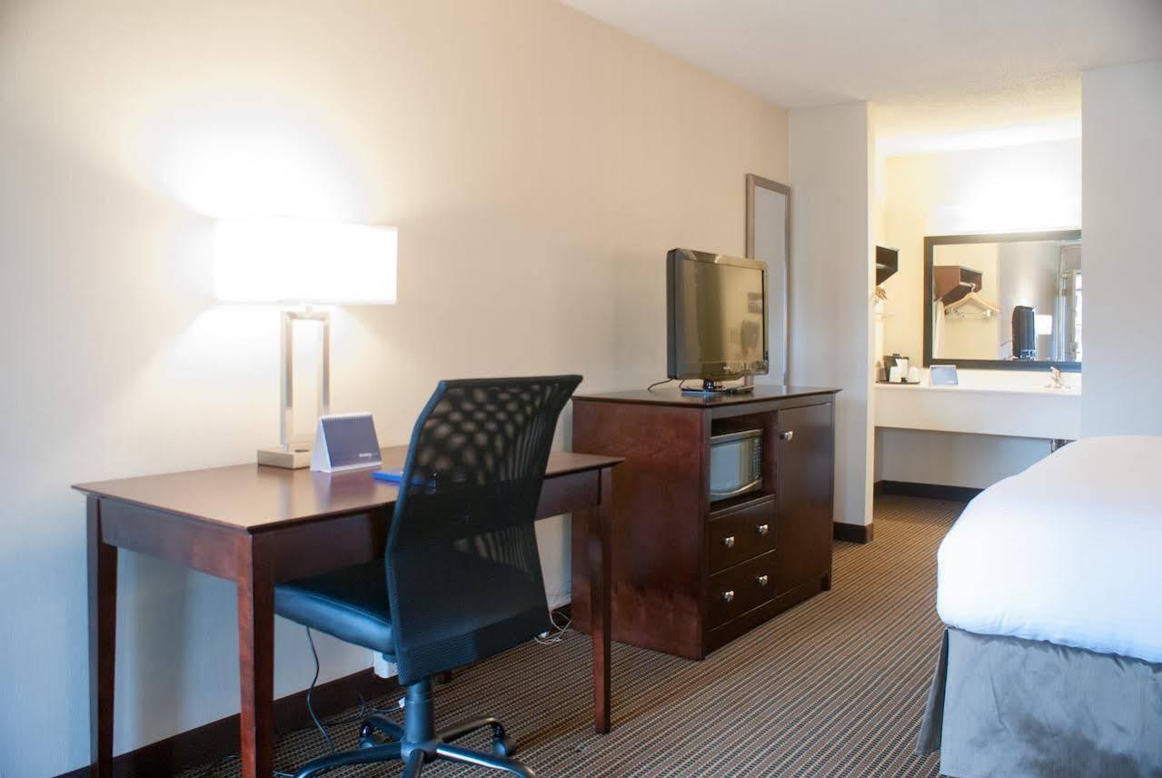 Ramada By Wyndham Salt Lake City North Temple Esterno foto